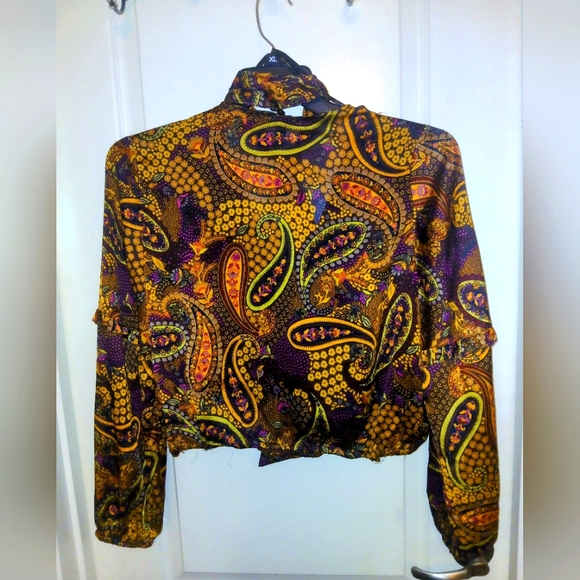 Jessica Simpsons multi colored paisley  crop top with neck tye - Picture 5 of 5